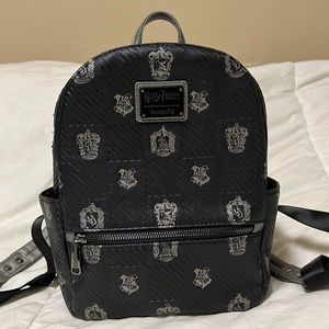 WARNER BROS. HARRY POTTER HOGWARTS HOUSES CRESTS LOUNGEFLY MINI BACKPACK